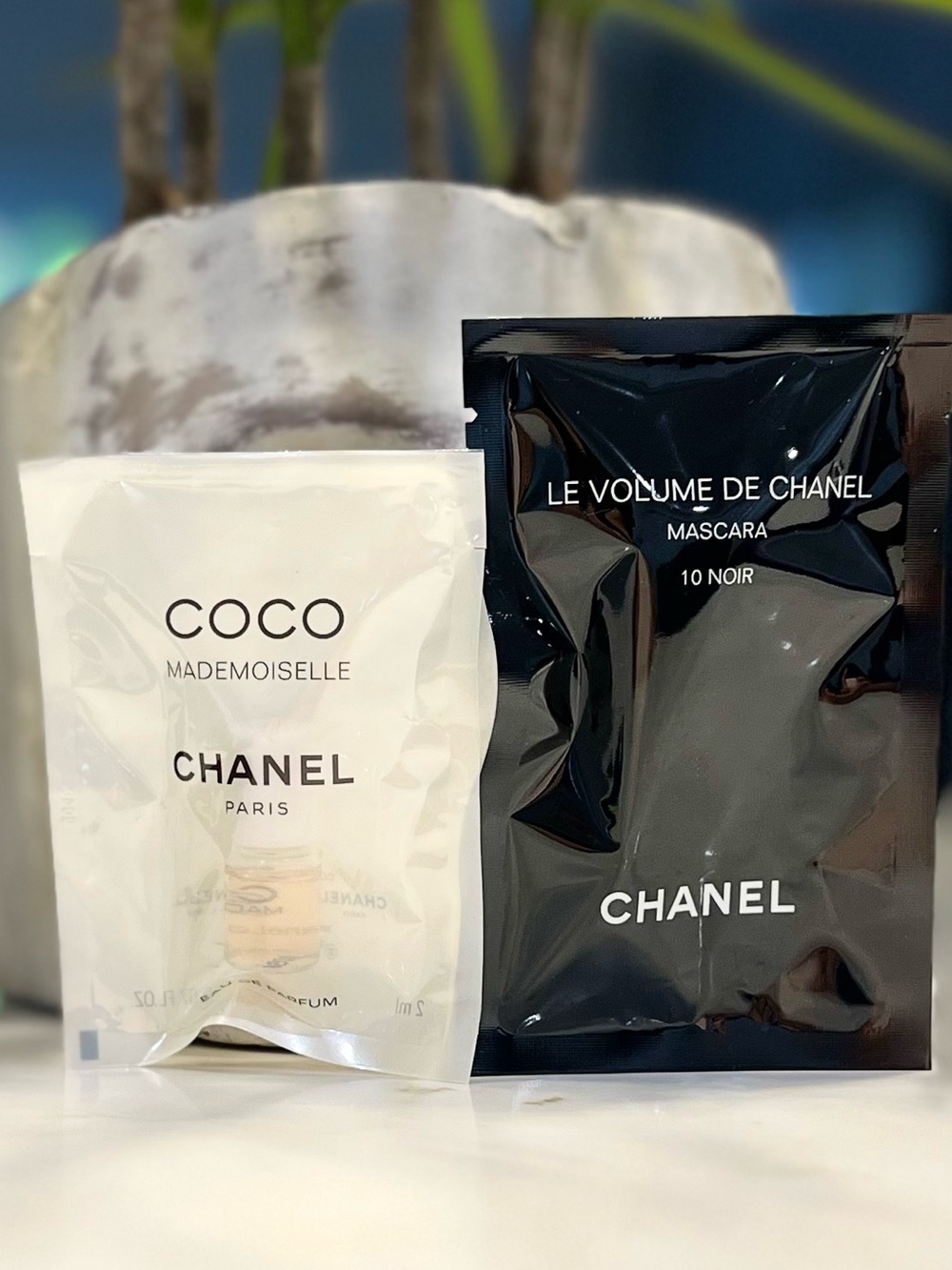 CHANEL Coco Mademoiselle Sachet - White with Beige Accent& mascara